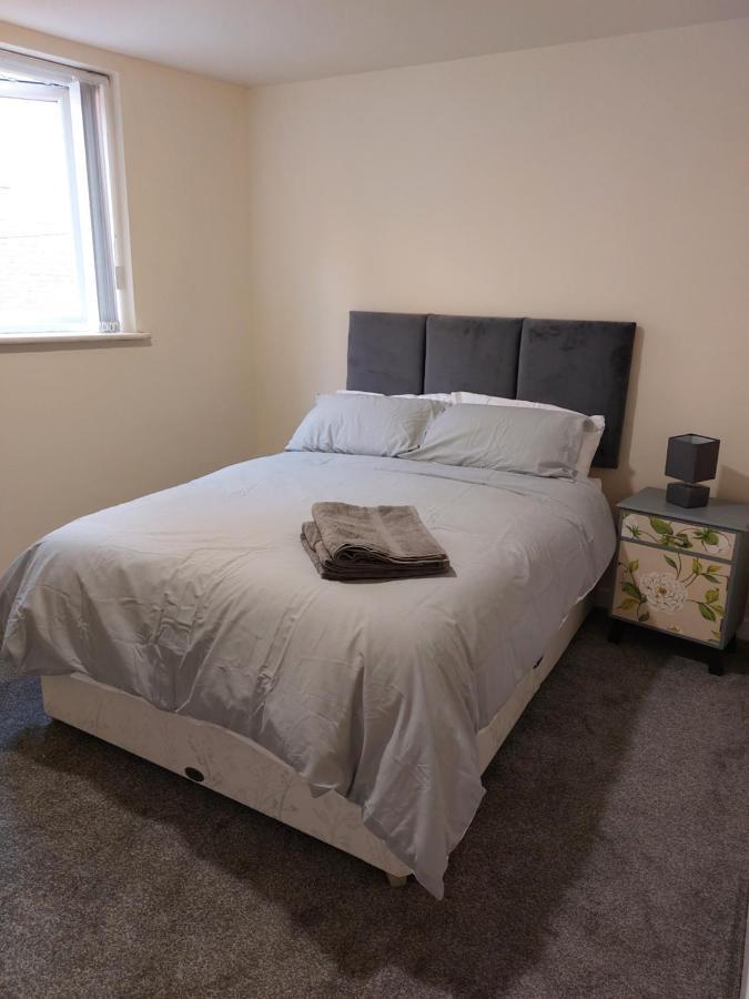 2 Large Bedroom Apartment- Wifi & Parking Флитвуд Экстерьер фото