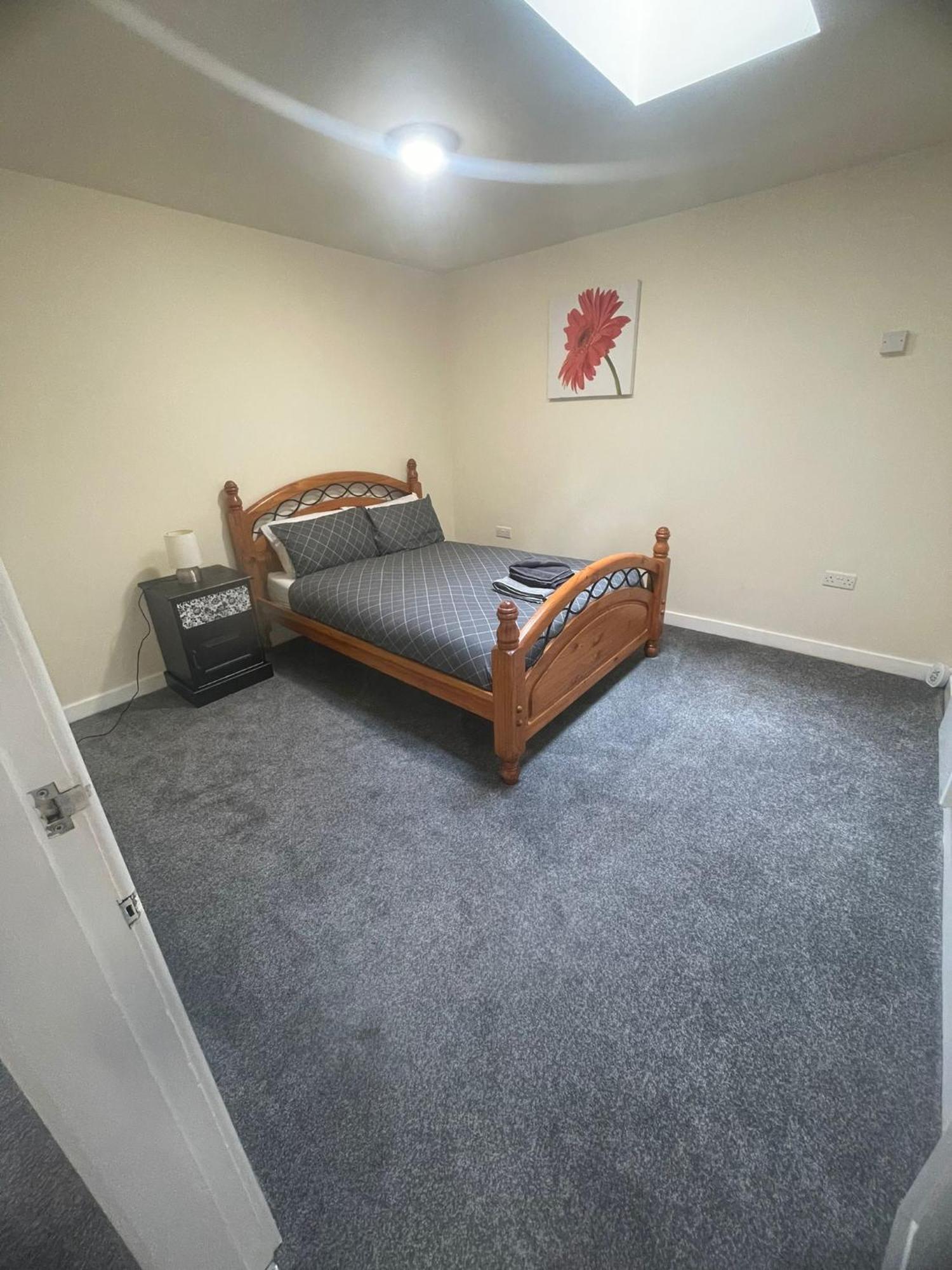 2 Large Bedroom Apartment- Wifi & Parking Флитвуд Экстерьер фото